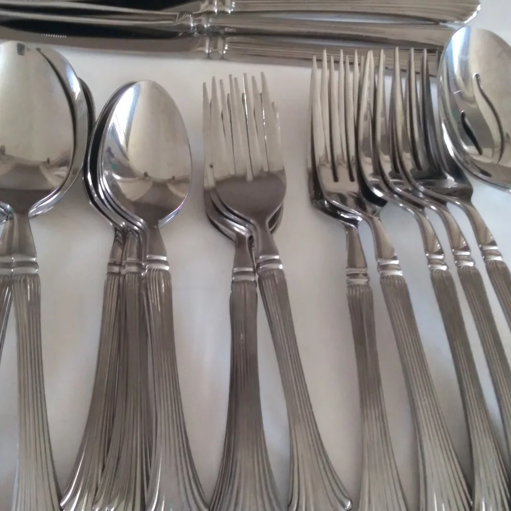 Wesley Forge 32 pcs. Flatware knife Spoons, Dinner Forks